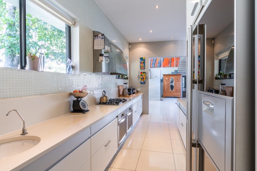 5 Bedroom Property for Sale in Fresnaye Western Cape